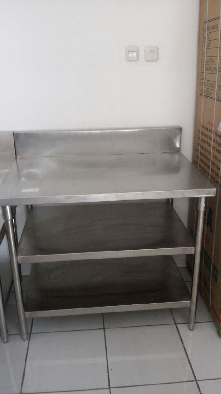 Work_table_with_2_undershelf