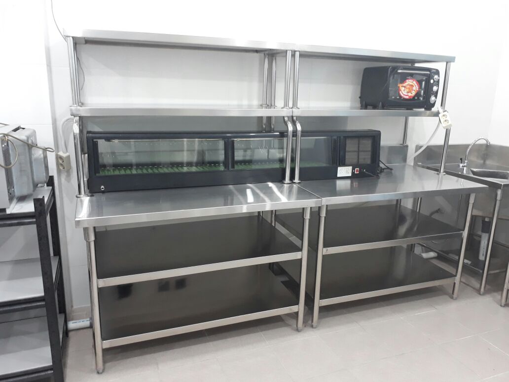 Work_table_with_2_undershelf__double_overshelf